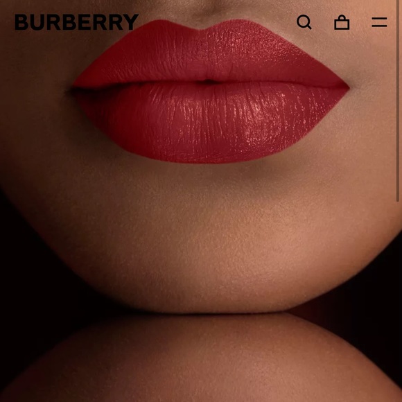NEW🎉 BURBERRY LIPSTICK IN UNION RED No. 113 - Picture 2 of 3